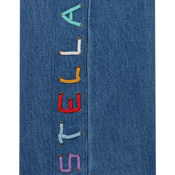 Denim con ricami logo